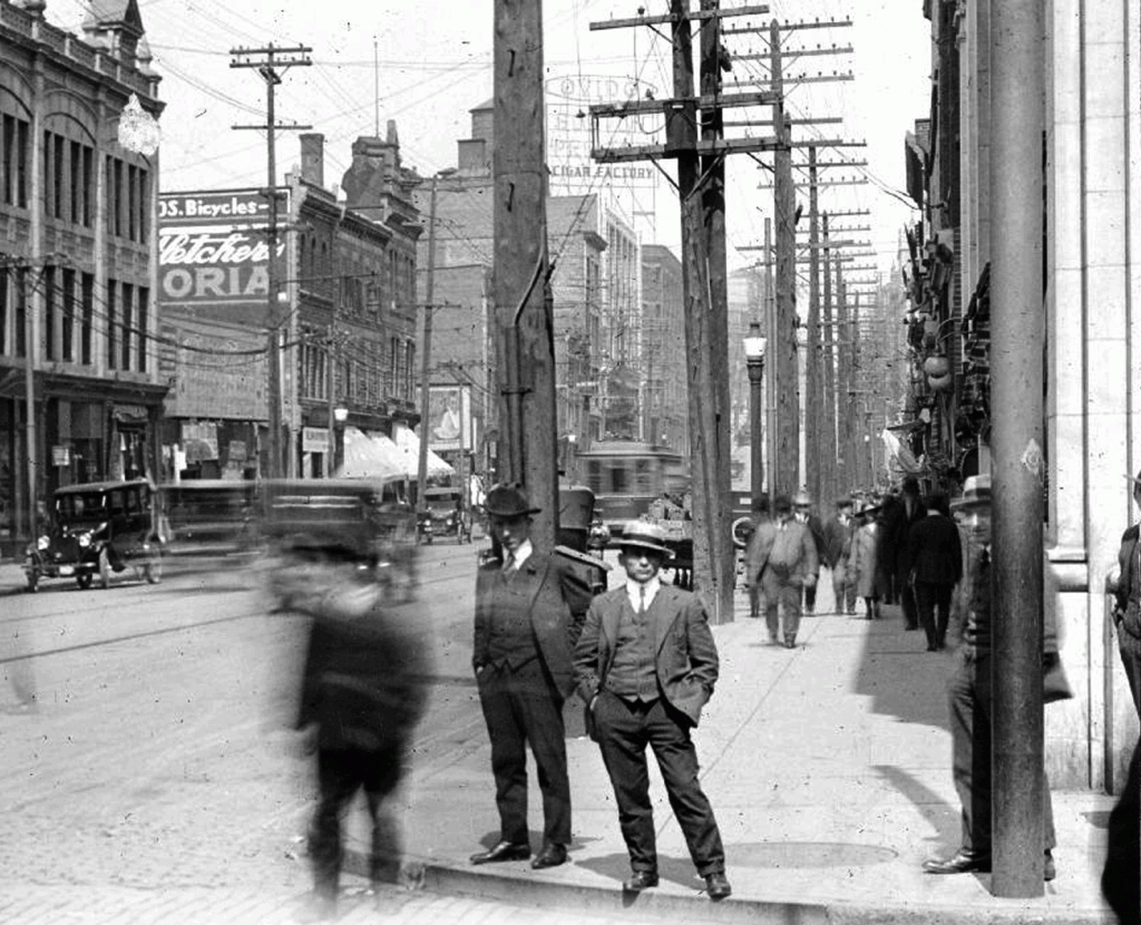 Boulevard Saint-Laurent au nord de la rue Sainte-Catherine, 26 mai 1921